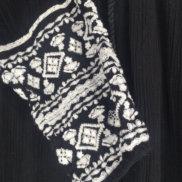 a.n.a Embroidered 3/4 Sleeve Tunic Black & White - Picture 4 of 5